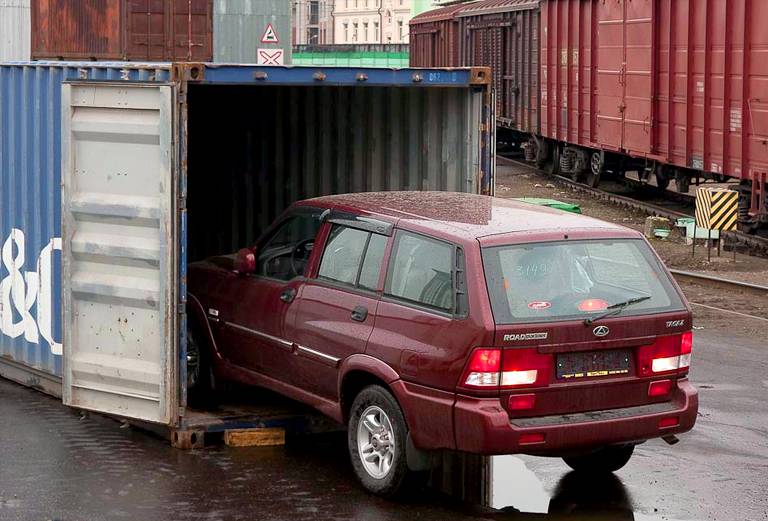 Сколько стоит перевозка жд сеткой автомобиля  из Челябинска в Калининграда